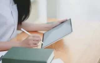 horus-i-app-5-safety-tips-for-studying-abroad-featured-image